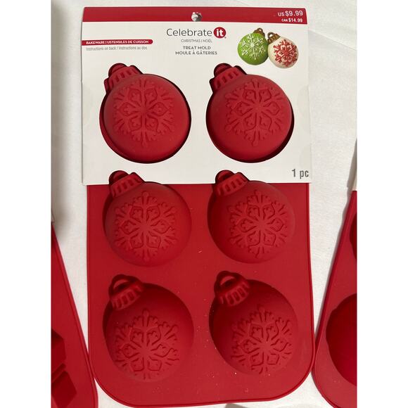 Christmas Bakeware Silicone Treat/cake molds. Bought them $10ea 5 piece set NWT - Picture 5 of 7